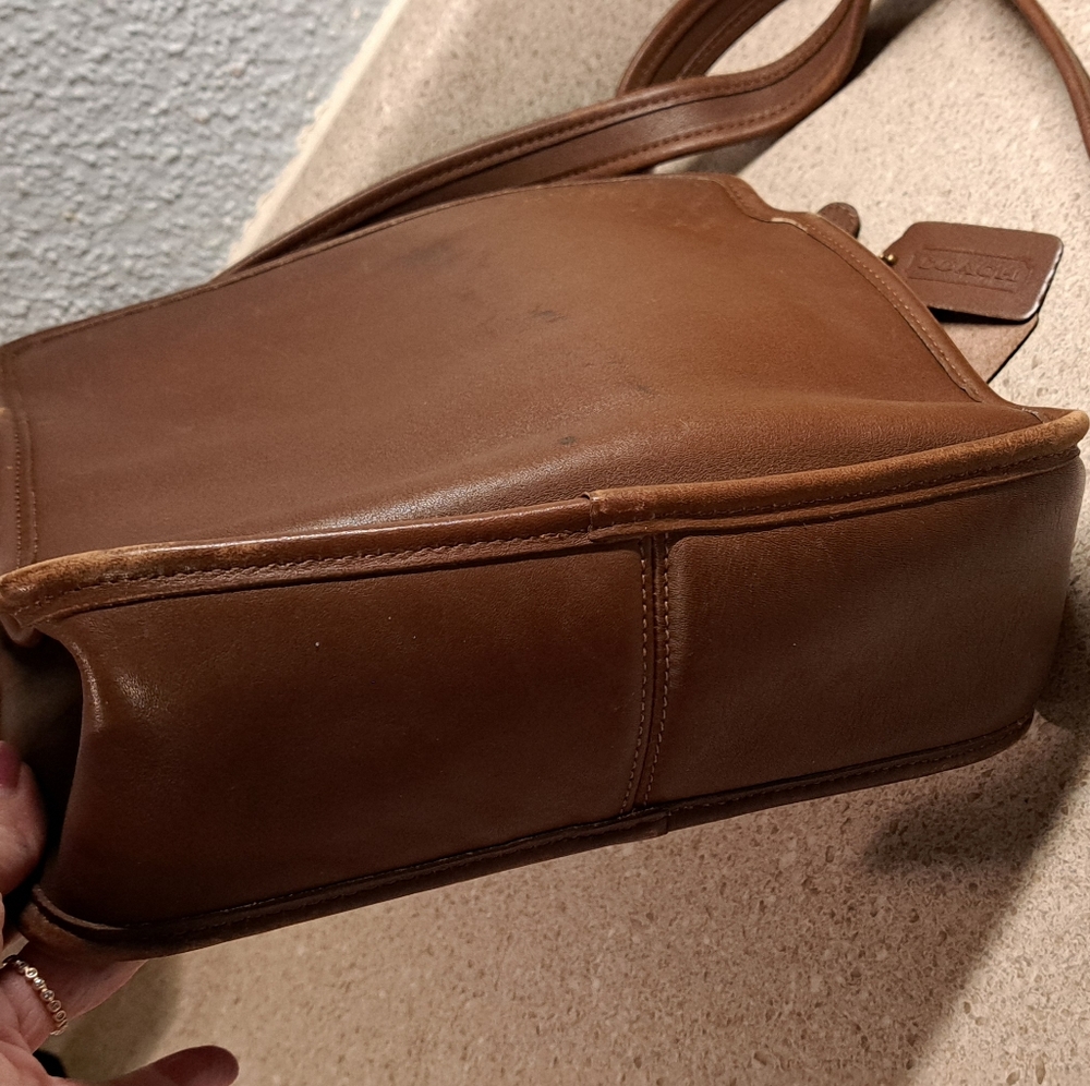 Vintage Coach Cognac Brown Leather Crossbody Bag - Picture 11 of 16